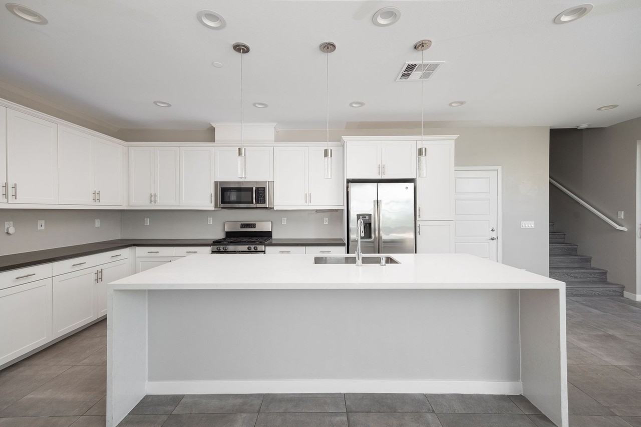 2176 Element Way - Photo 4 of 20