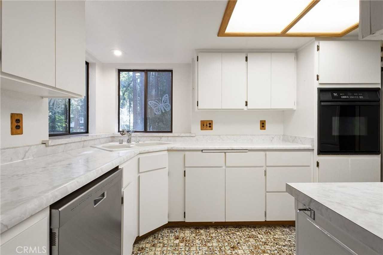 14334 Sinclair Circle - Photo 5 of 16