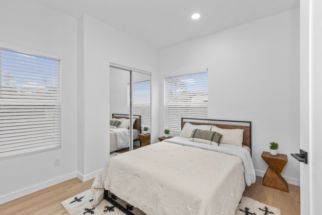 6409 Richard St - Photo 3 of 31