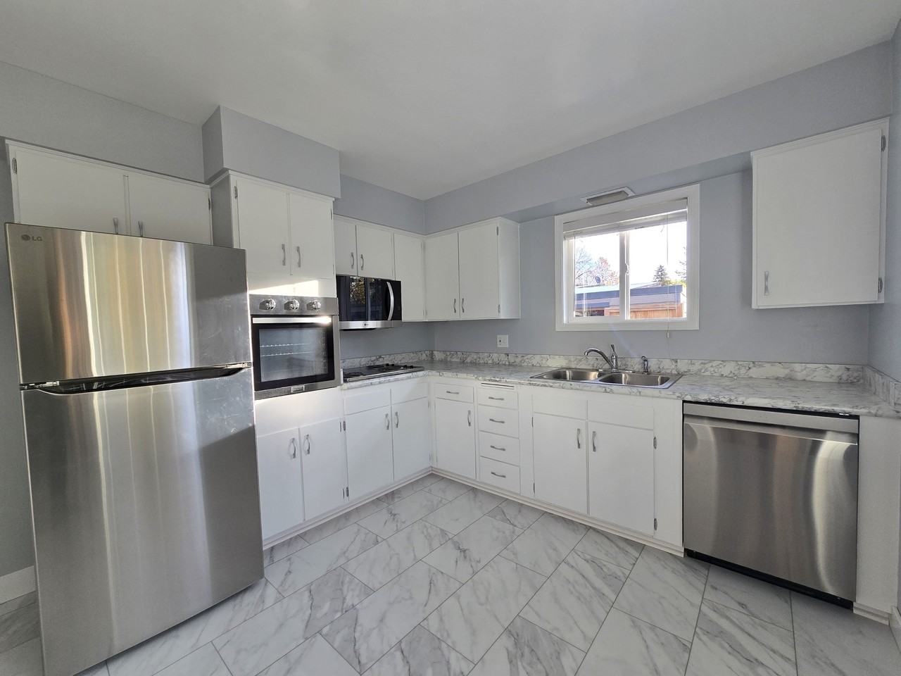 4714 Carol Drive - Photo 6 of 9