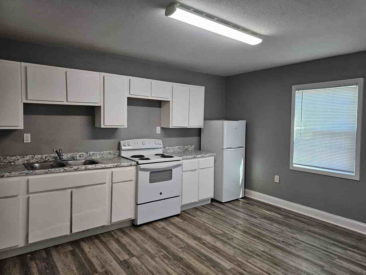 205 East Nettleton Avenue - Photo 4 of 23