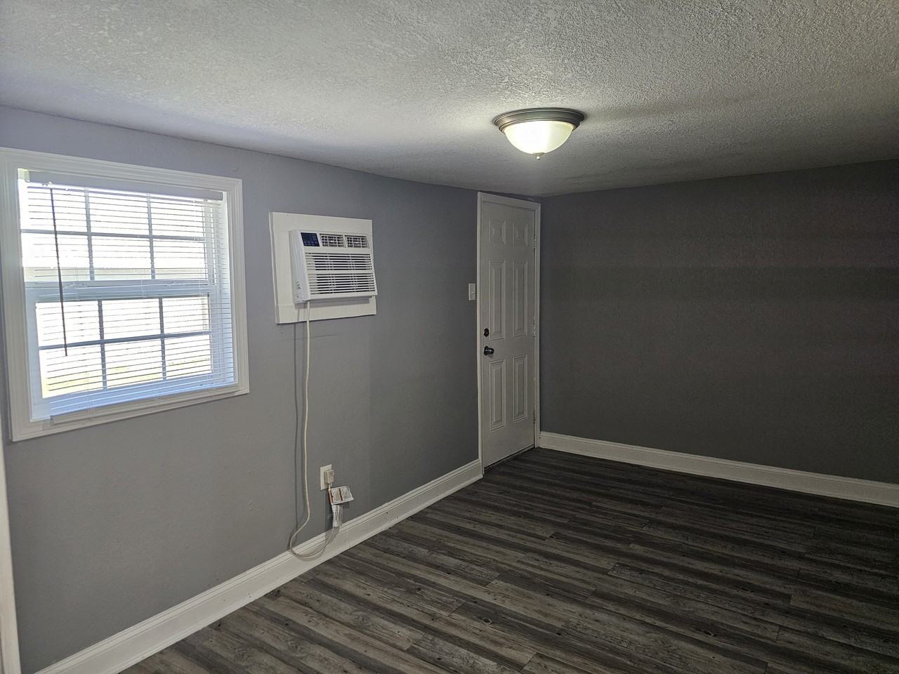 205 East Nettleton Avenue - Photo 7 of 23