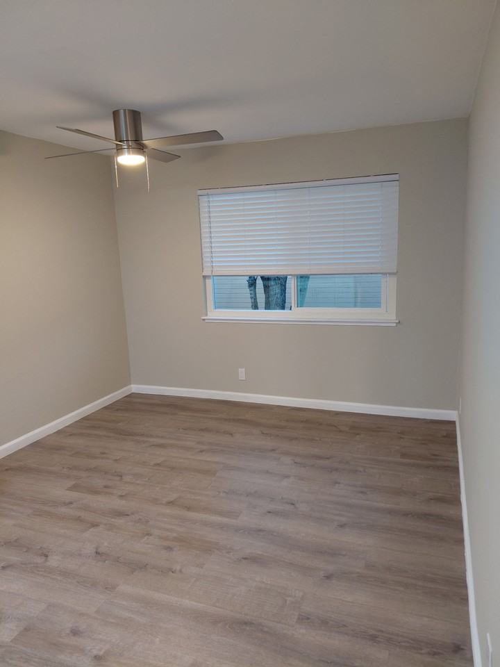 Madison Apartments - Photo 7 of 12