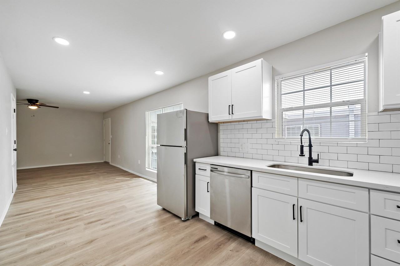 9711 Linkmeadow Lane - Photo 4 of 24