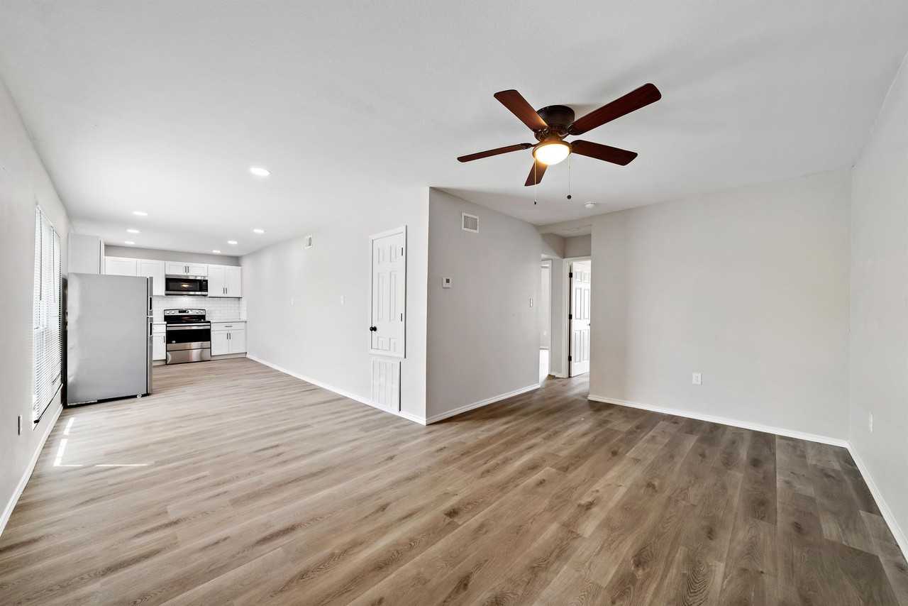 9711 Linkmeadow Lane - Photo 5 of 24