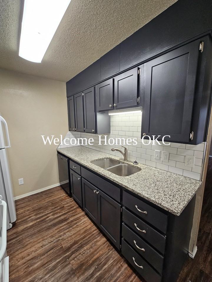 16180 Northeast 23rd Street - Photo 2 of 15