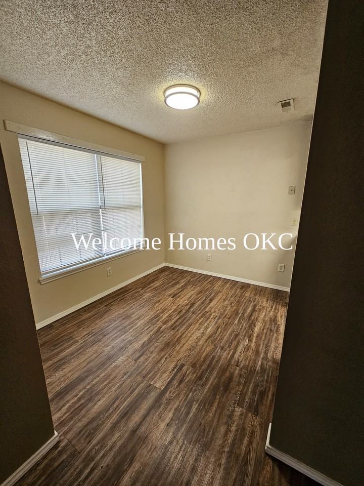 16180 Northeast 23rd Street - Photo 4 of 15