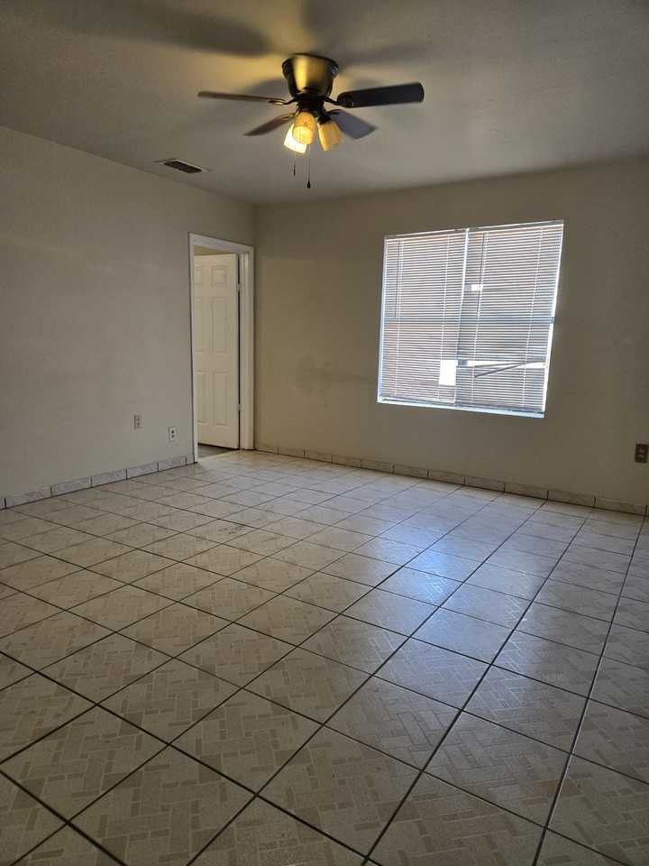 1017 North Main Avenue - Photo 3 of 6