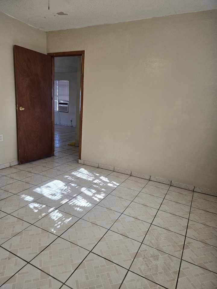 1017 North Main Avenue - Photo 5 of 6