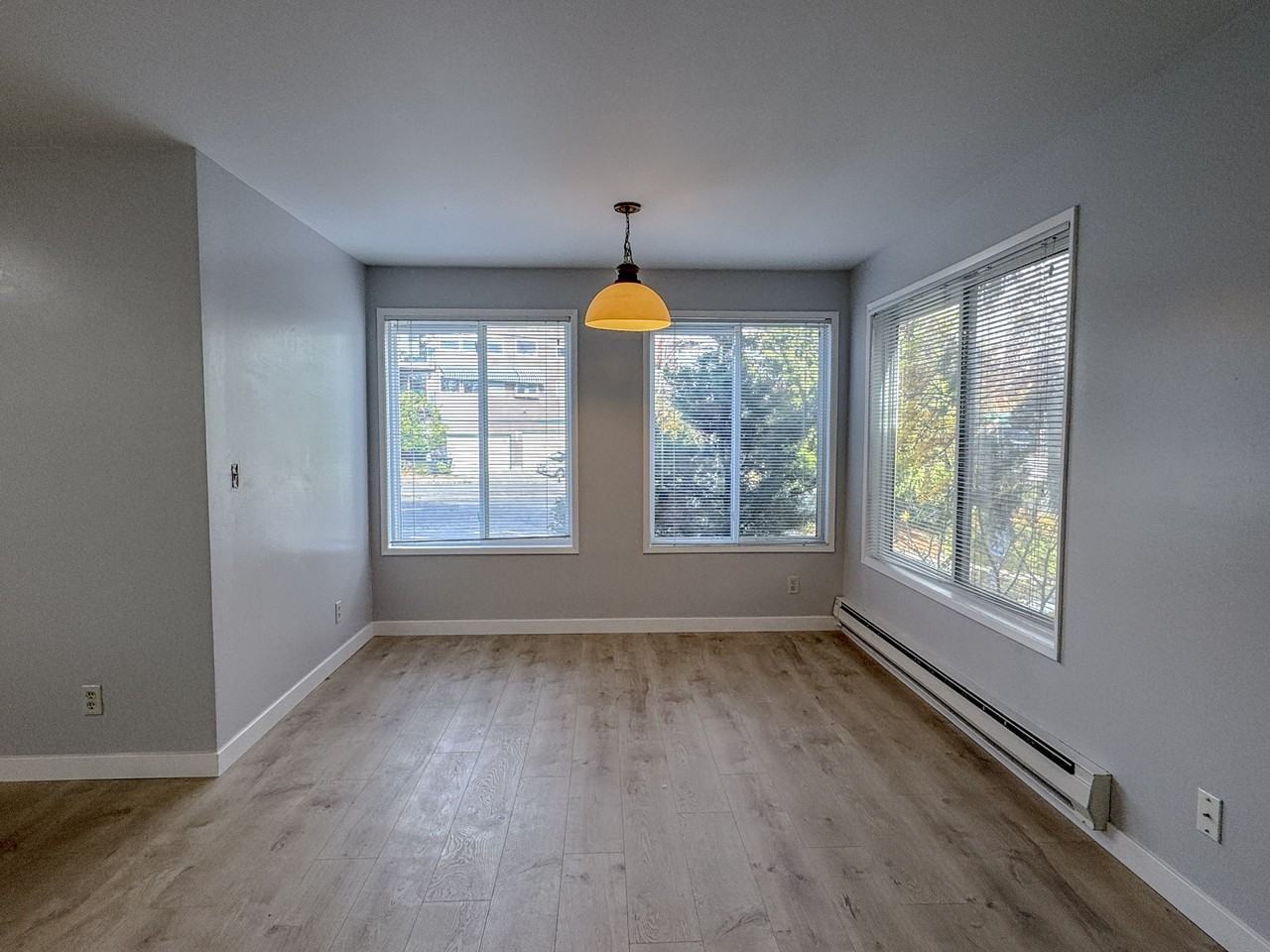 3660 Whitman Avenue North - Photo 4 of 12