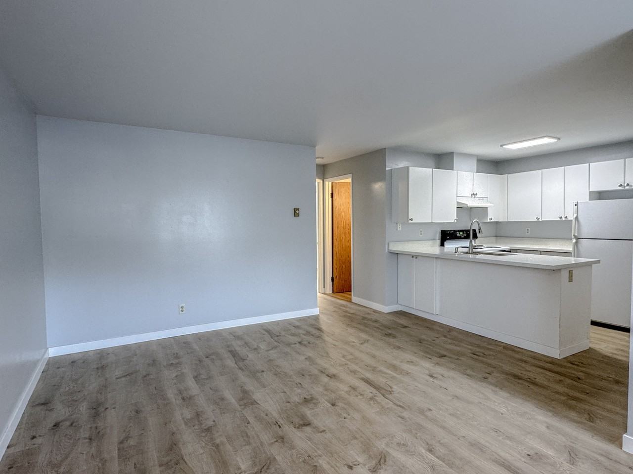 3660 Whitman Avenue North - Photo 5 of 12