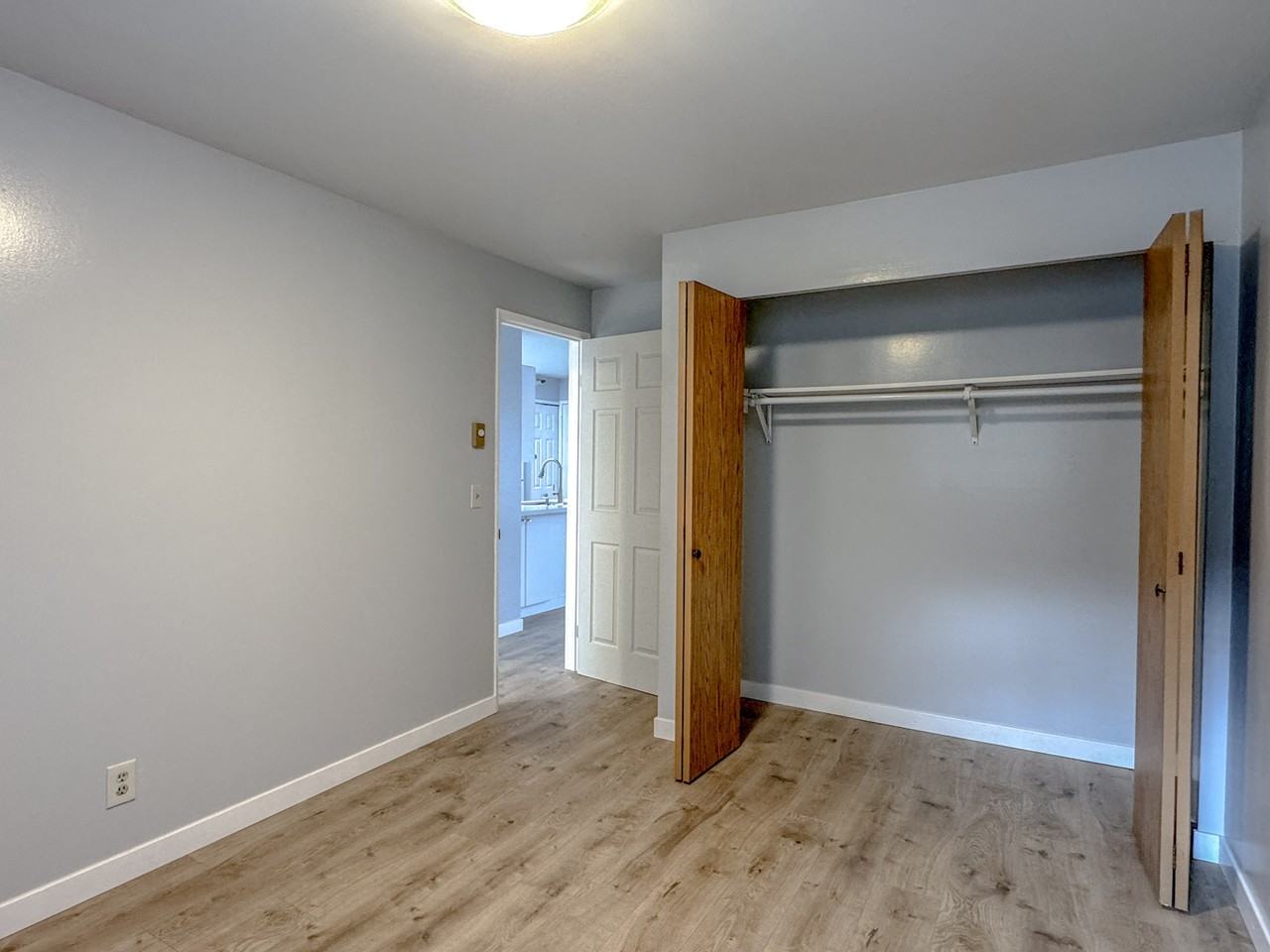 3660 Whitman Avenue North - Photo 6 of 12