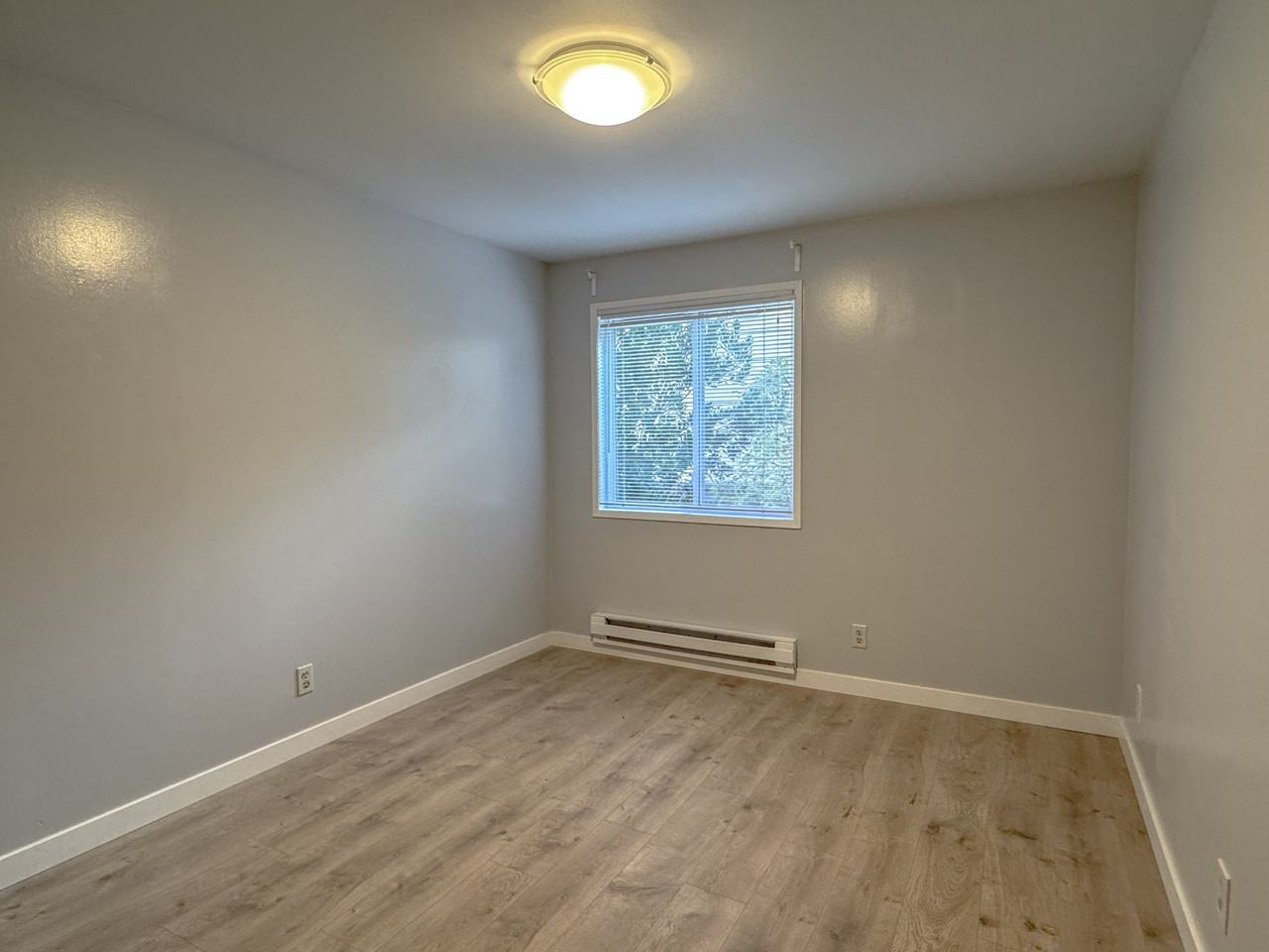 3660 Whitman Avenue North - Photo 7 of 12