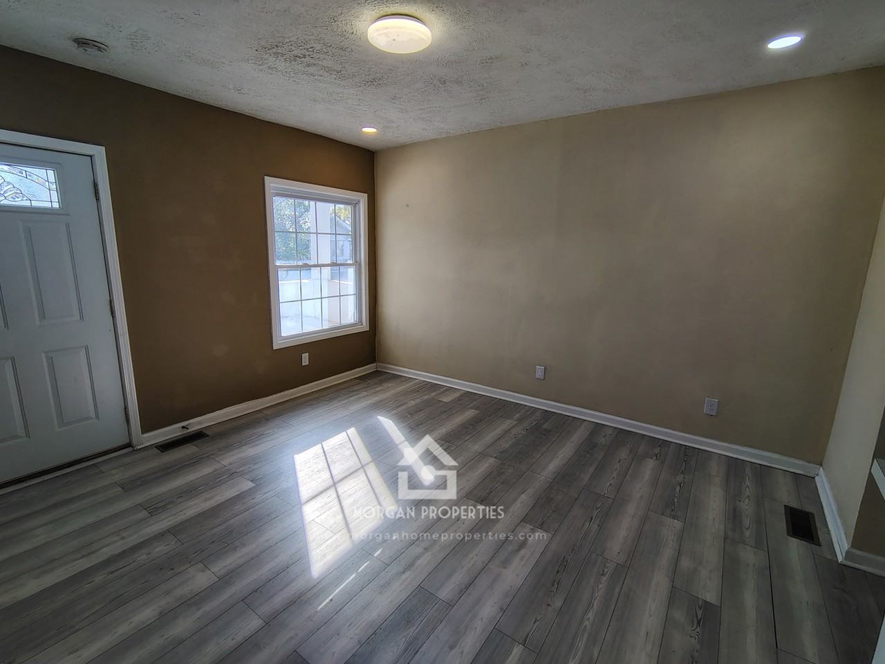1140 Manor Court - Photo 2 of 5