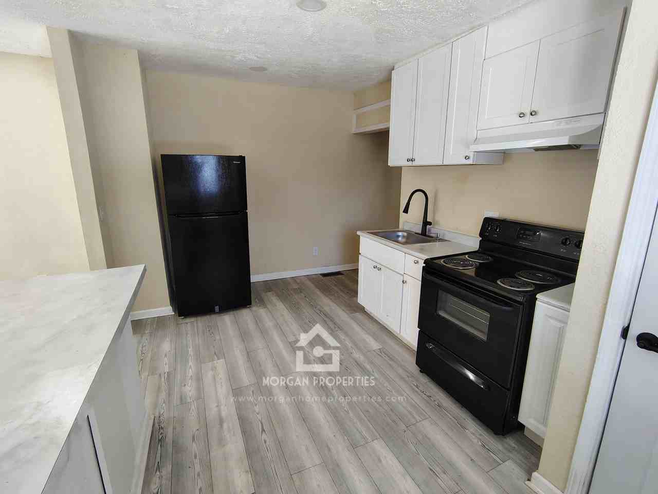 1140 Manor Court - Photo 3 of 5