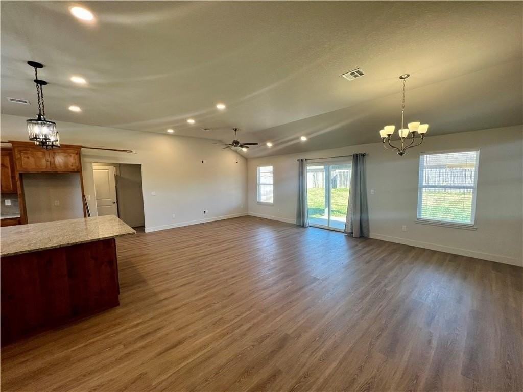 662 White Oak St - Photo 3 of 23