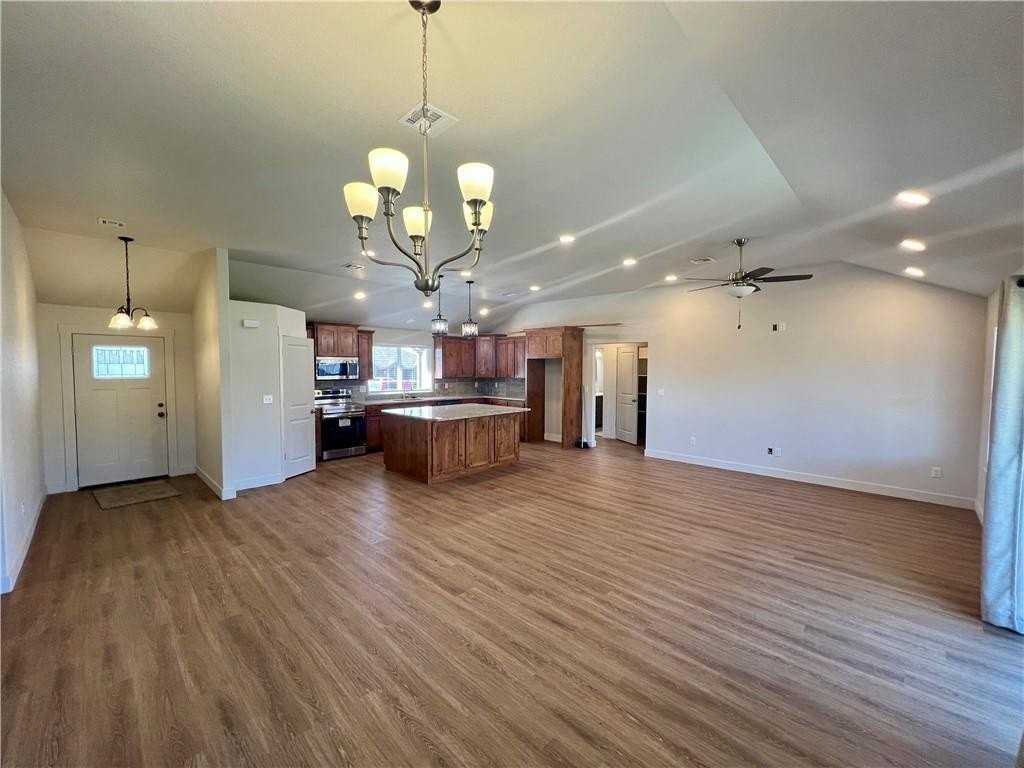 662 White Oak St - Photo 5 of 23