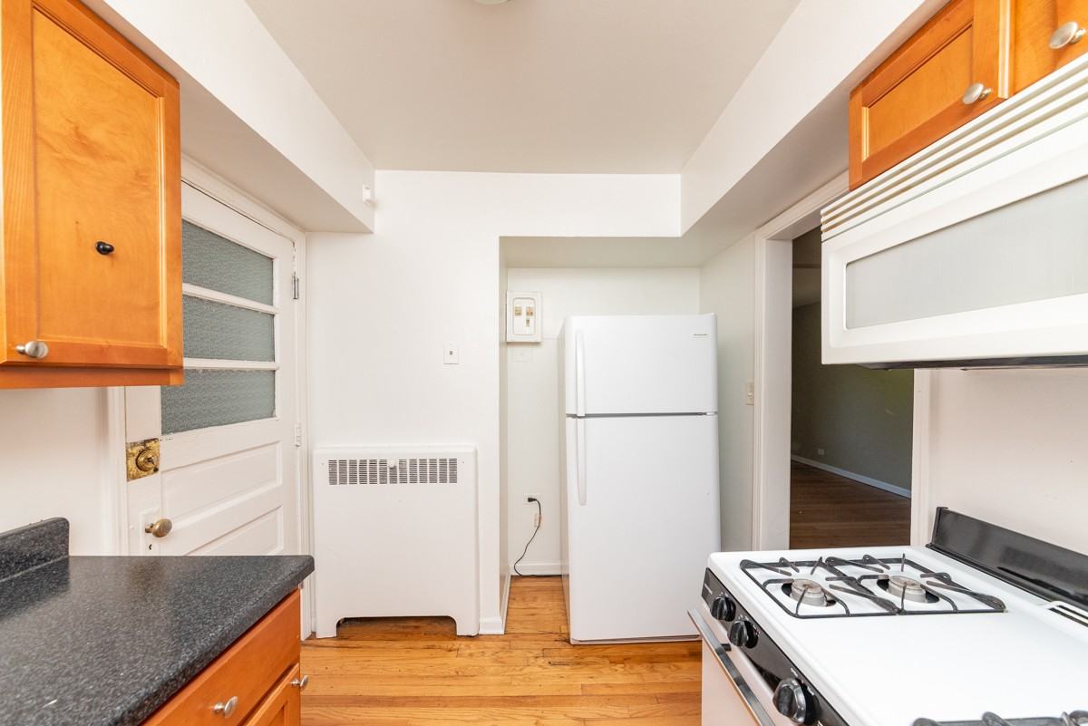 233 Custer Ave #3 - Photo 3 of 13