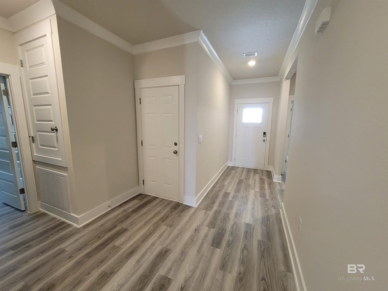 1045 Hayward Loop - Photo 2 of 19