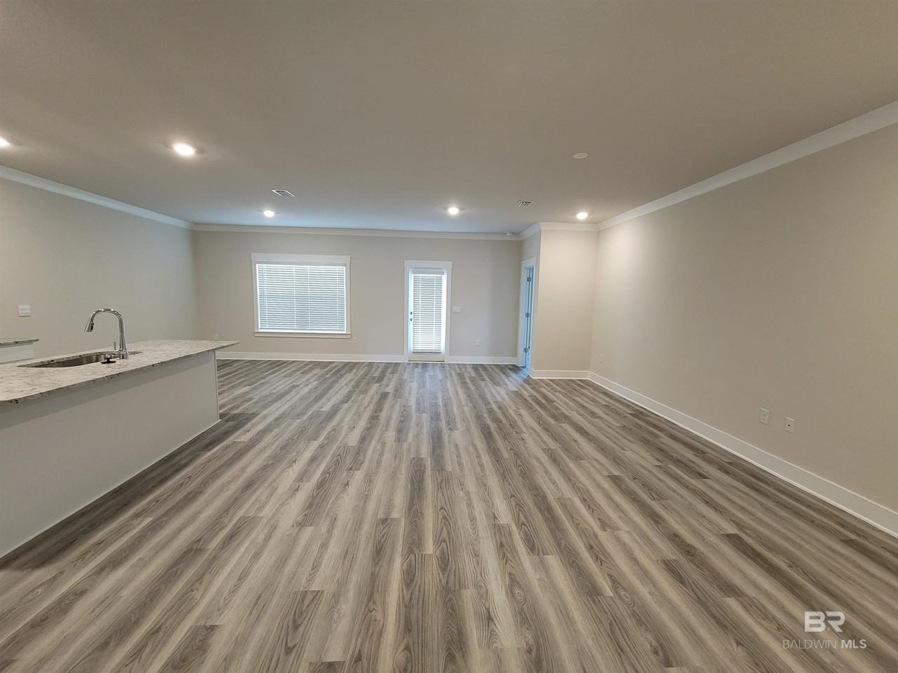 1045 Hayward Loop - Photo 4 of 19