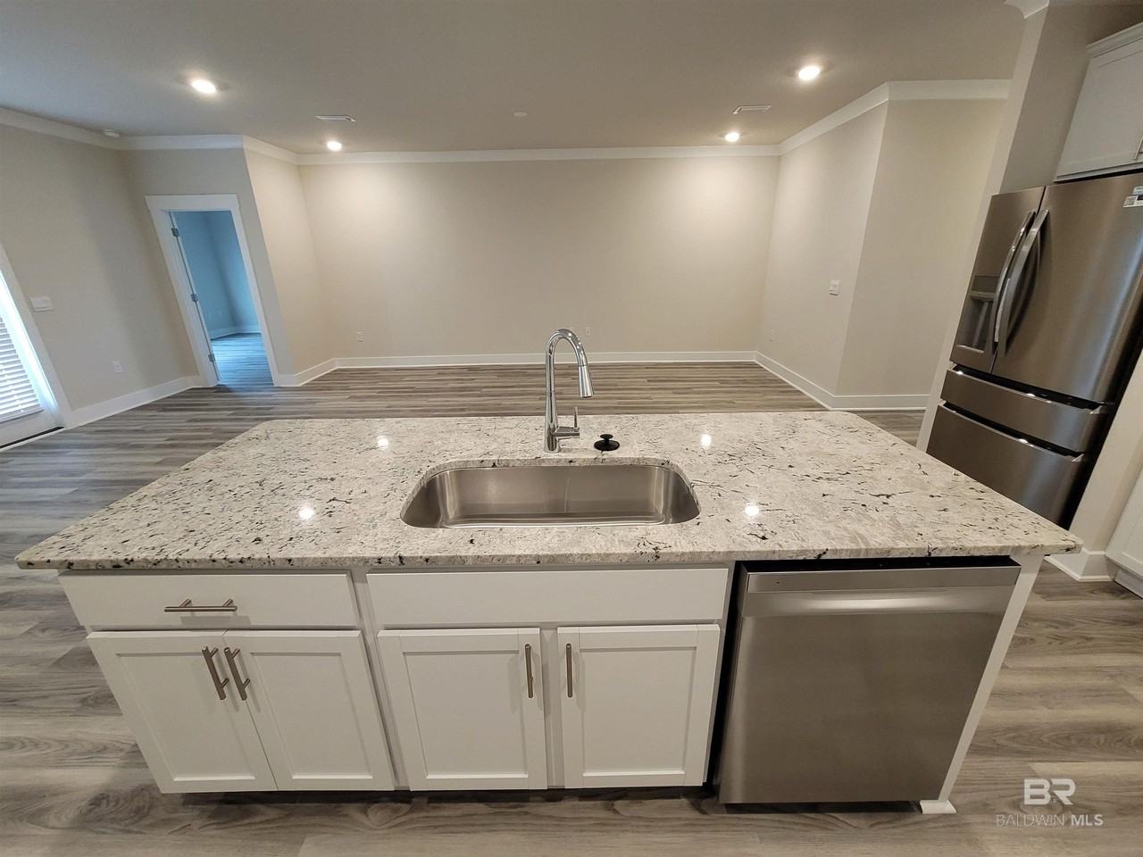 1045 Hayward Loop - Photo 5 of 19