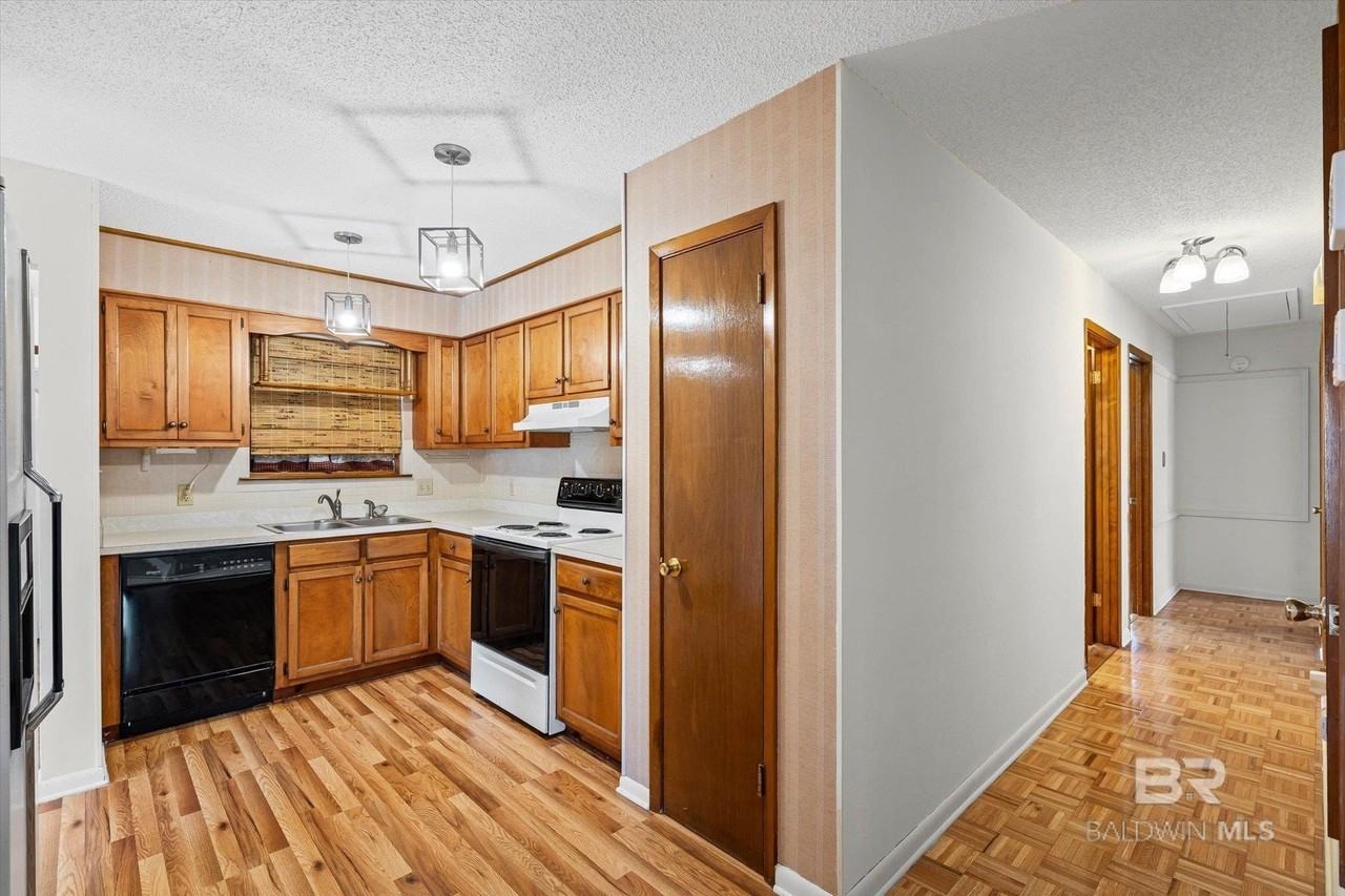 20020 Lea Brook Place - Photo 5 of 22