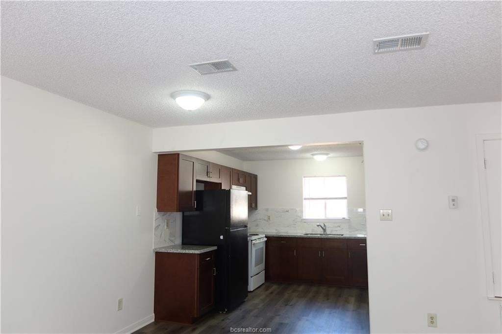 2005 Longmire Ct - Photo 2 of 16