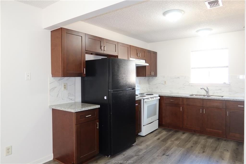 2005 Longmire Ct - Photo 5 of 16