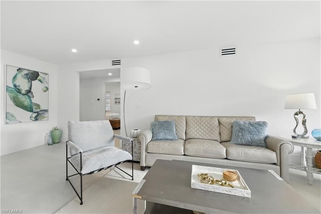 3070 Gulf Shore Blvd N #107 - Photo 5 of 35