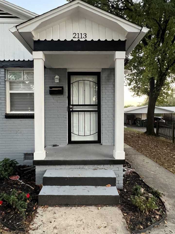 2113 W 19th St - Photo 2 of 7