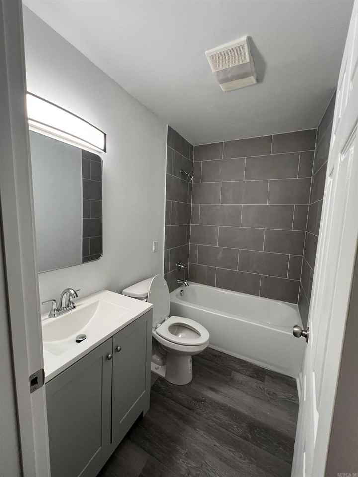 2113 W 19th St - Photo 3 of 7