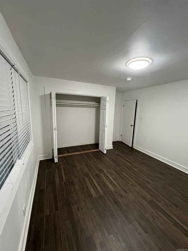 2113 W 19th St - Photo 7 of 7