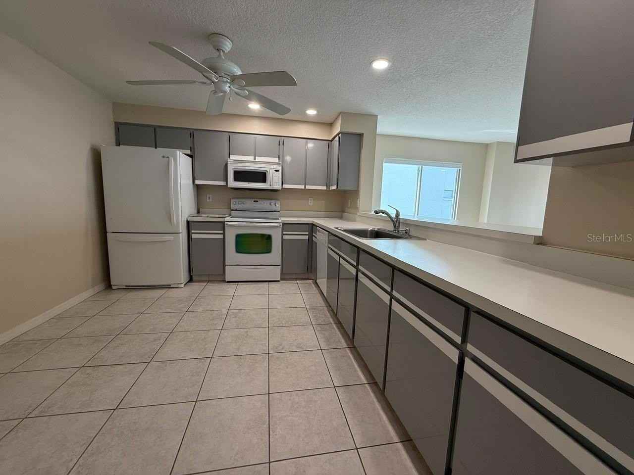 1477 Park Beach Cir - Photo 4 of 20