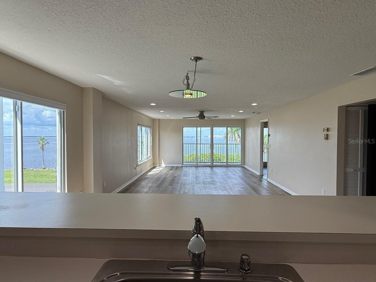 1477 Park Beach Cir - Photo 5 of 20