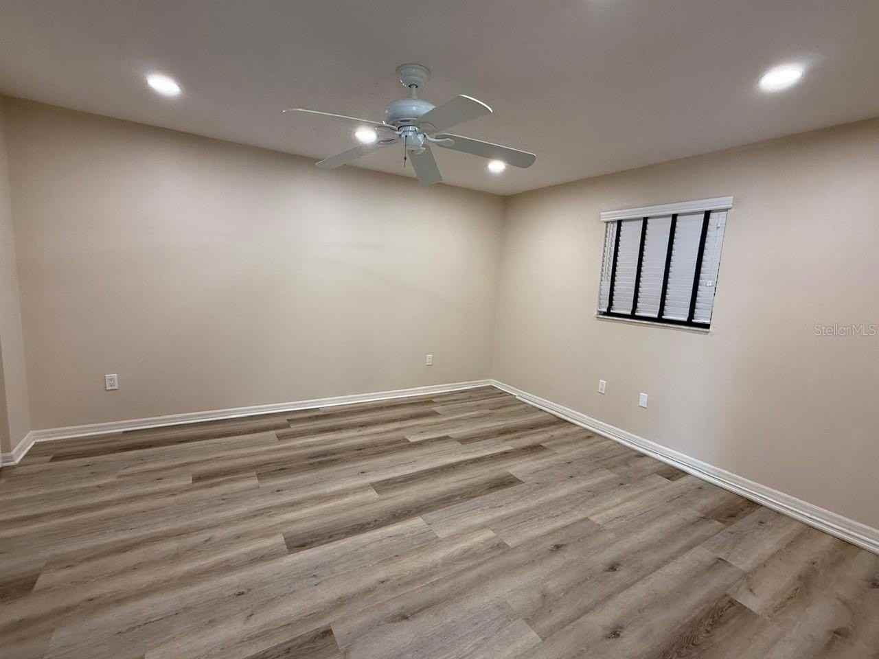 1477 Park Beach Cir - Photo 6 of 20