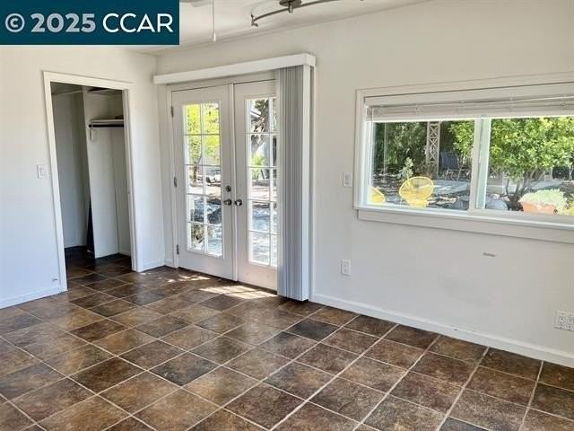 355 Kent Ct - Photo 7 of 17