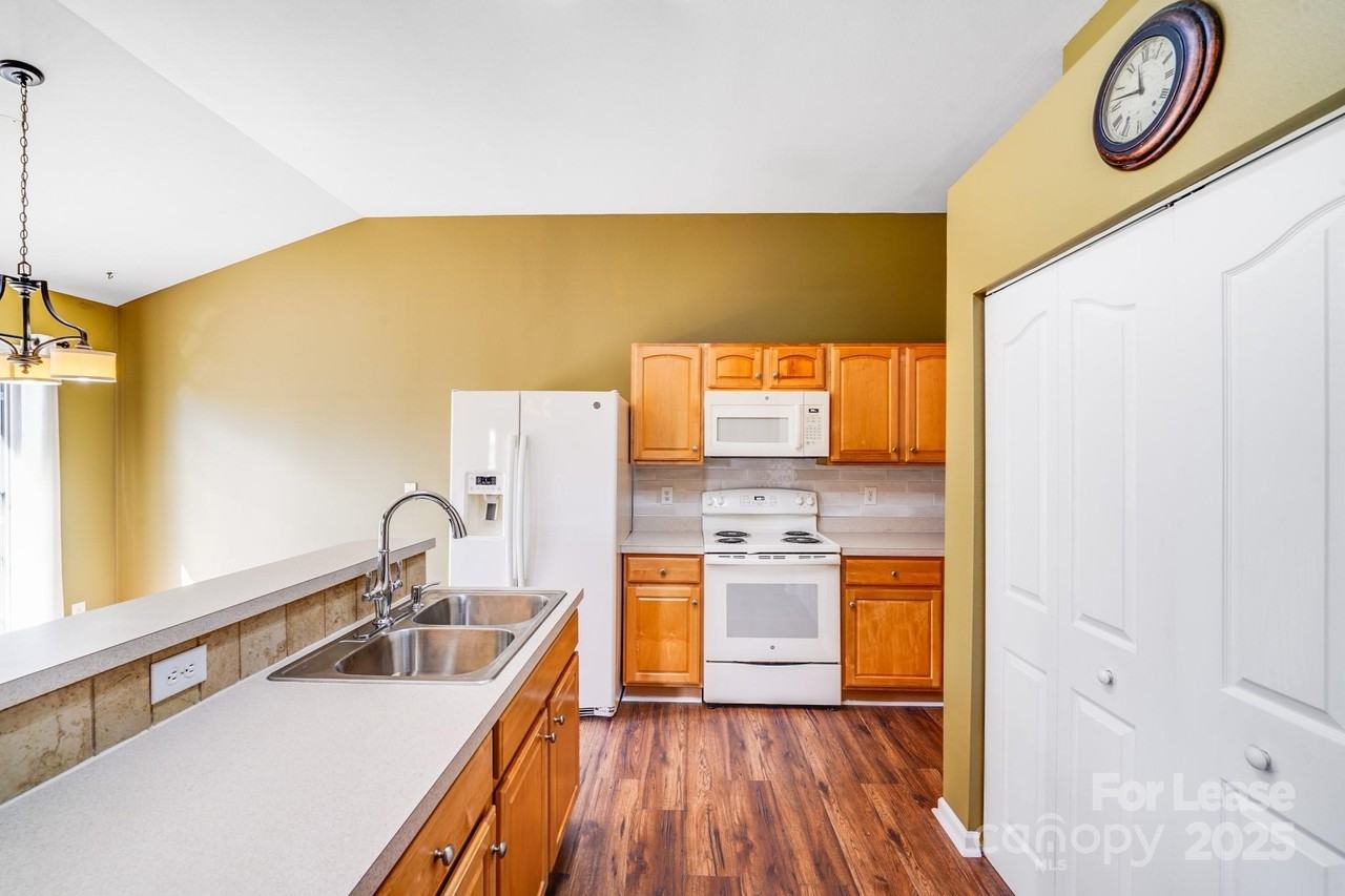 5911 Vista Verde Ct - Photo 4 of 27