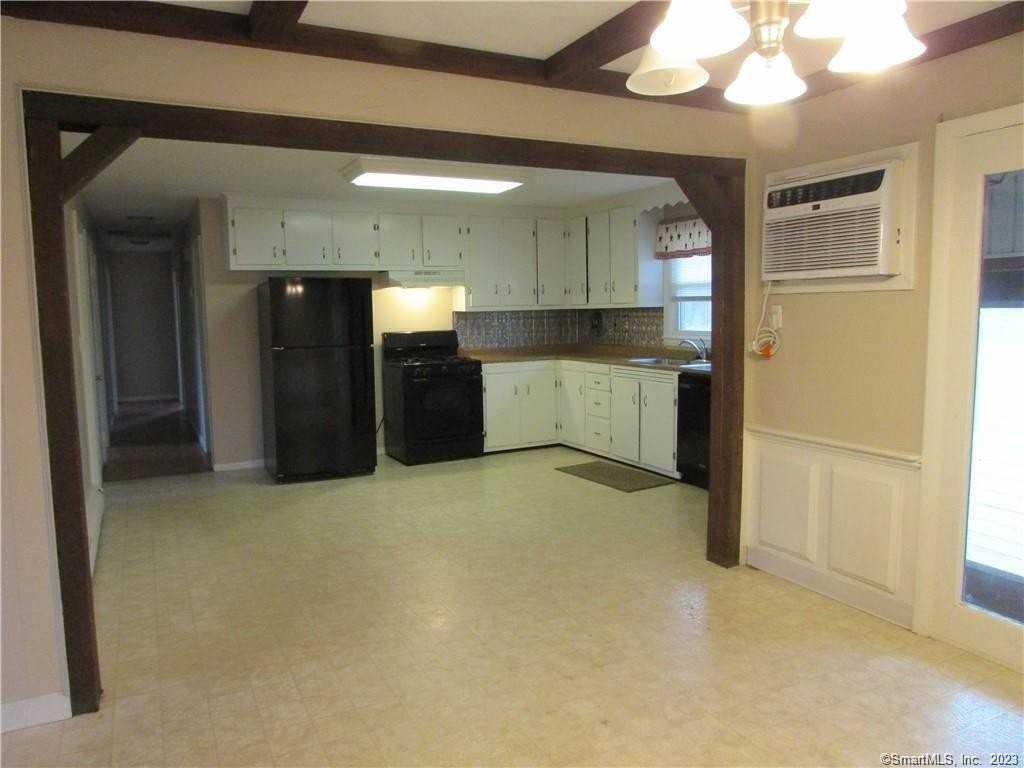 235 Shaker Rd - Photo 4 of 15