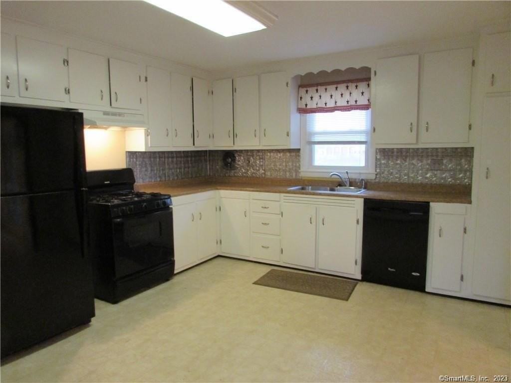 235 Shaker Rd - Photo 5 of 15