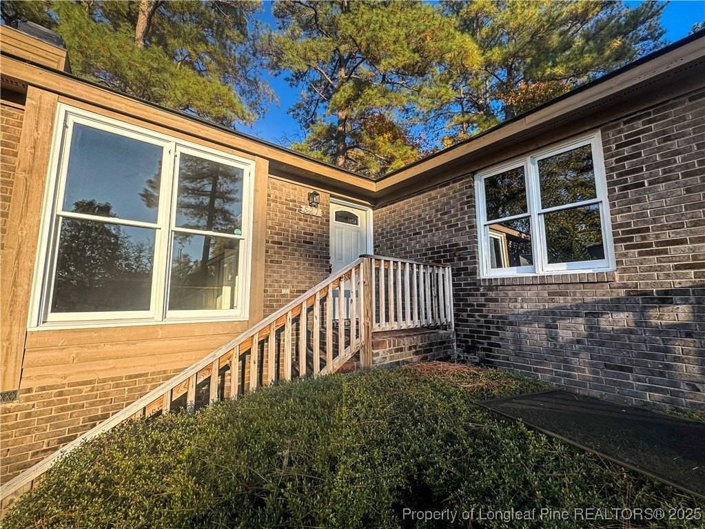 527 Coronation Dr - Photo 2 of 16