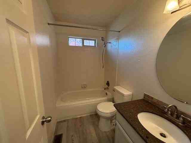 7608 Lakewood Ave Nw - Photo 4 of 19