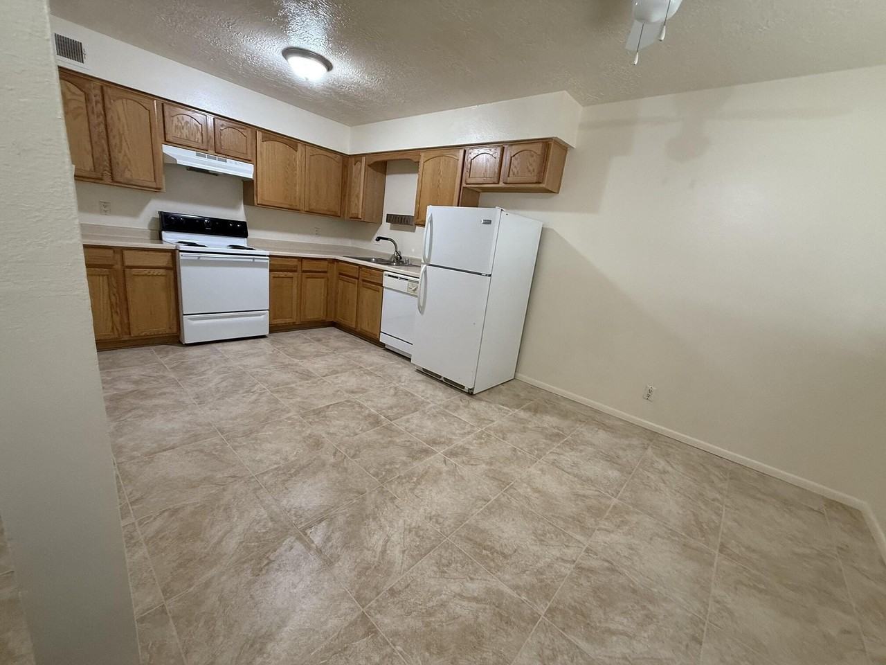 3101 Pennsylvania St Ne Apt 4 #4 - Photo 3 of 6