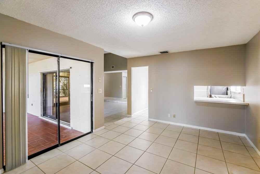 10849 Nw 23rd Ct - Photo 5 of 16