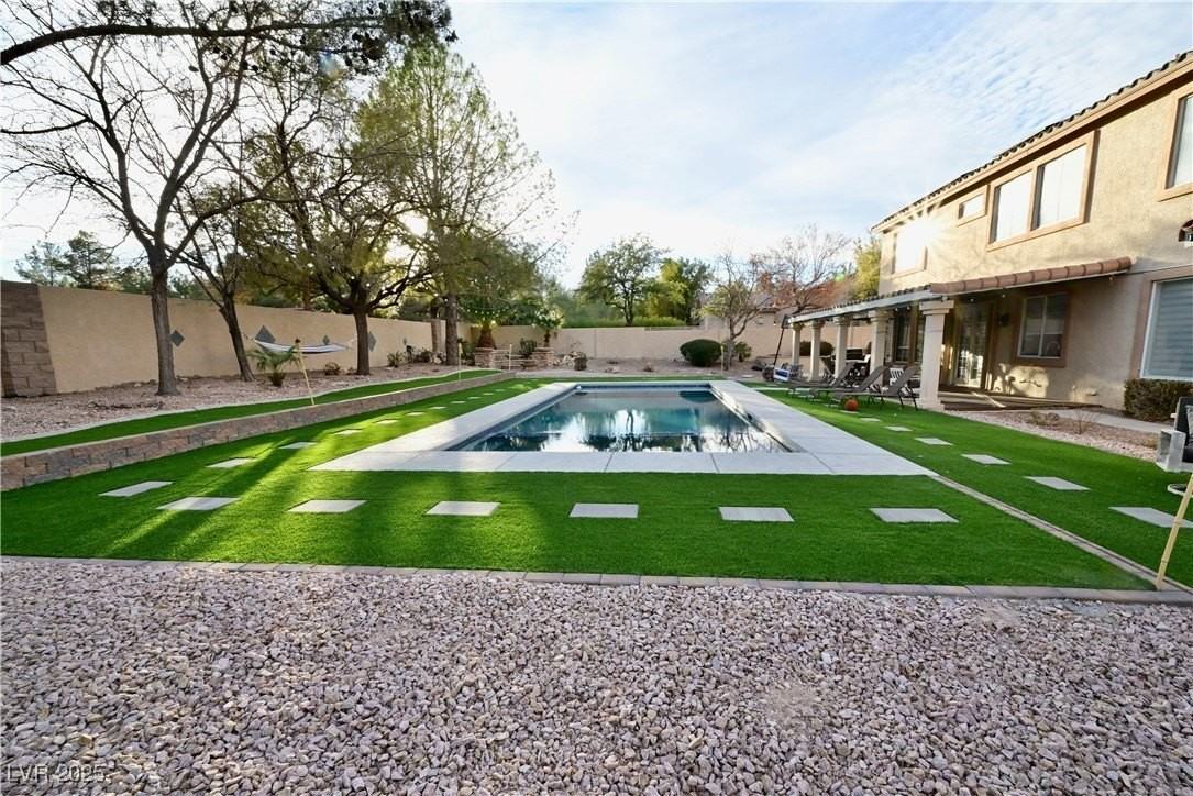 385 Glenridding St - Photo 5 of 38