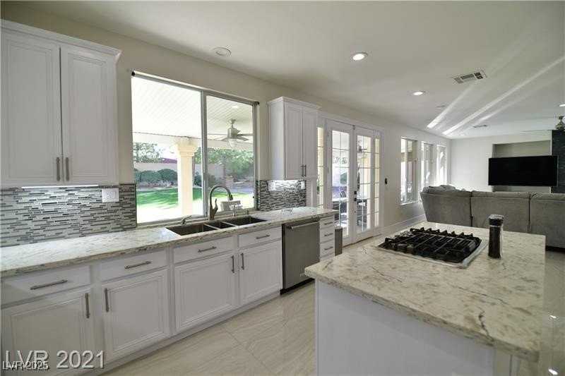 385 Glenridding St - Photo 7 of 38