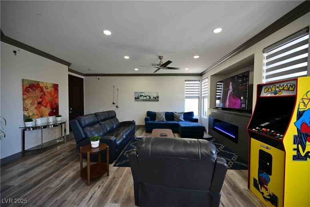 10161 Bentley Oaks Ave - Photo 5 of 49