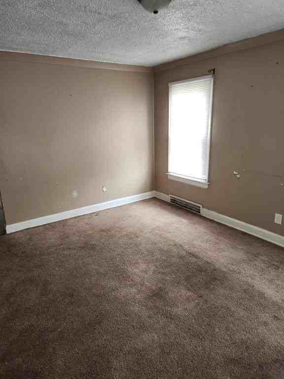 20529 Irvington St - Photo 7 of 23