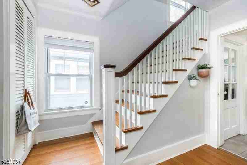 75 Gordonhurst Ave - Photo 3 of 25