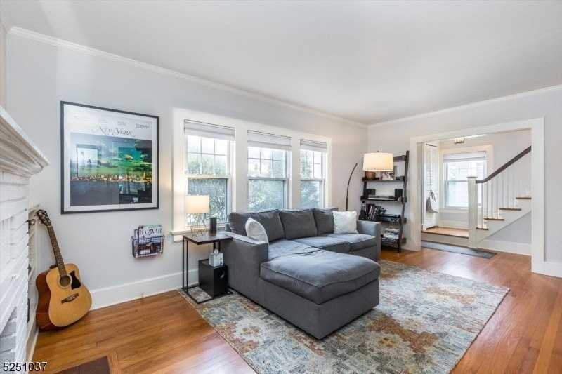 75 Gordonhurst Ave - Photo 4 of 25