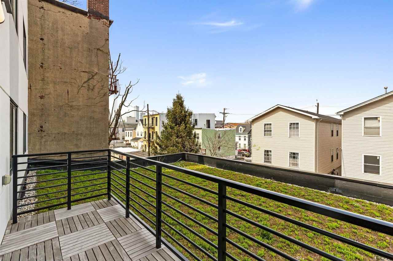 391 Palisade Ave #202 - Photo 4 of 15